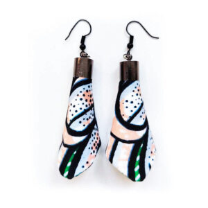 Paire de boucles d'oreilles en wax en métal noir