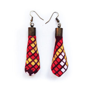 Boucles d'oreilles en forme de goutte allongée, en tissu wax à carreaux rouge et jaune et en silicone bronze