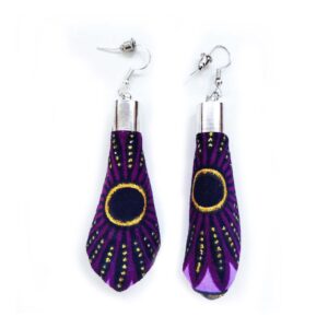 Paire de boucles d'oreilles en tissu wax violet en forme de goutte allongée